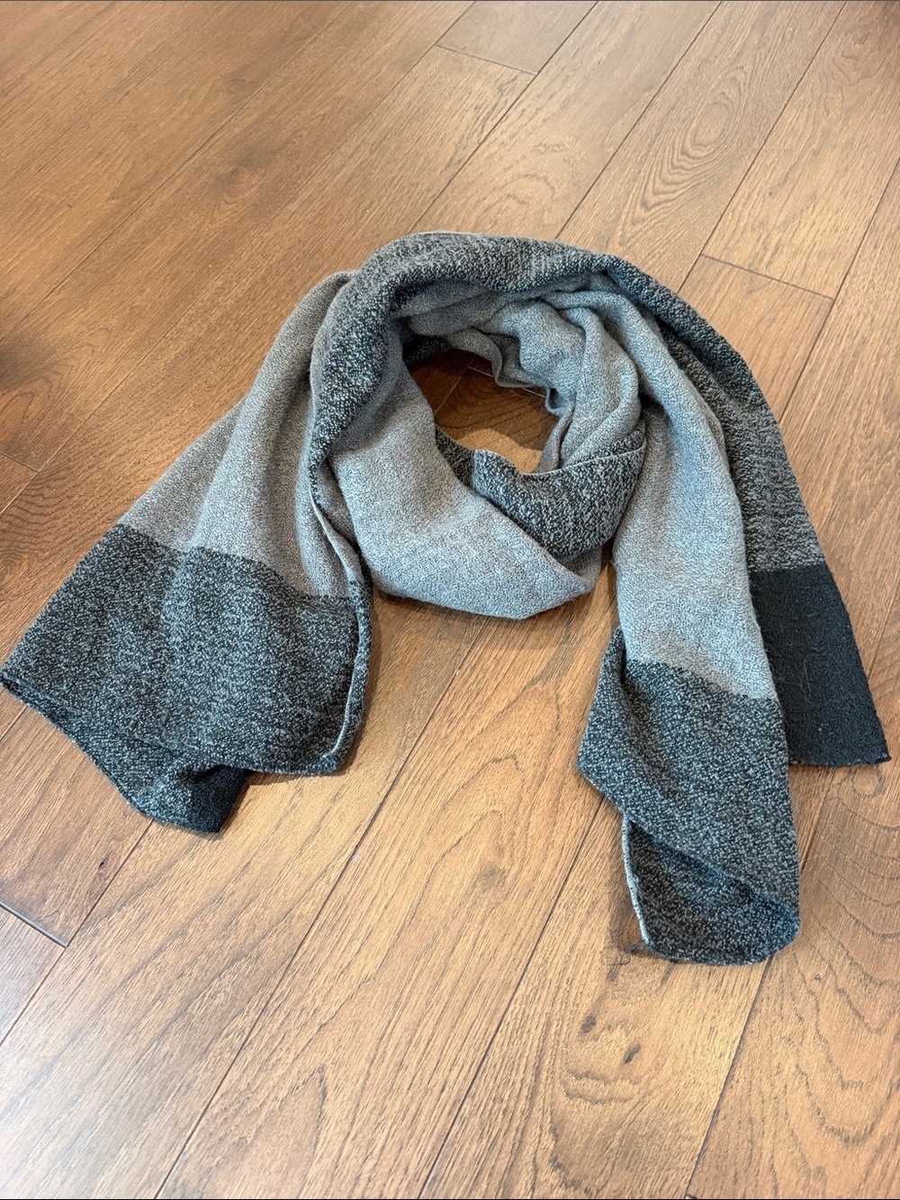 Women’s Two-Tone Gray Knit Scarf - One Size - C54-168